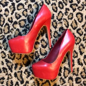 Gently worn Red Dejavu Steve Madden Pumps Size 9